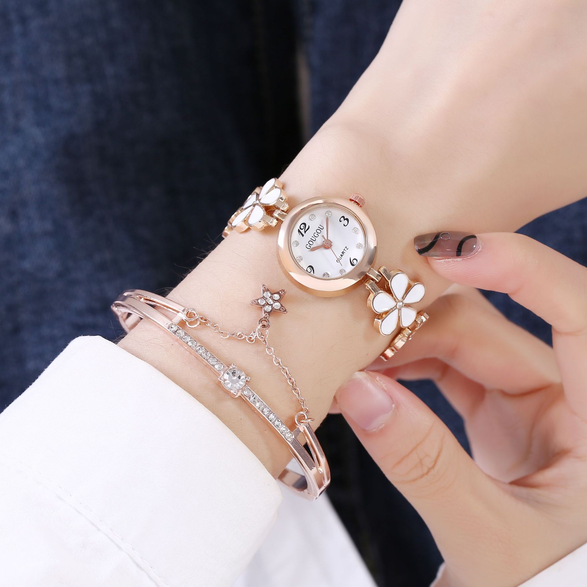 Women's Bracelet Watch Flower Disk Two-piece Bracelet Set - LuxeBloom