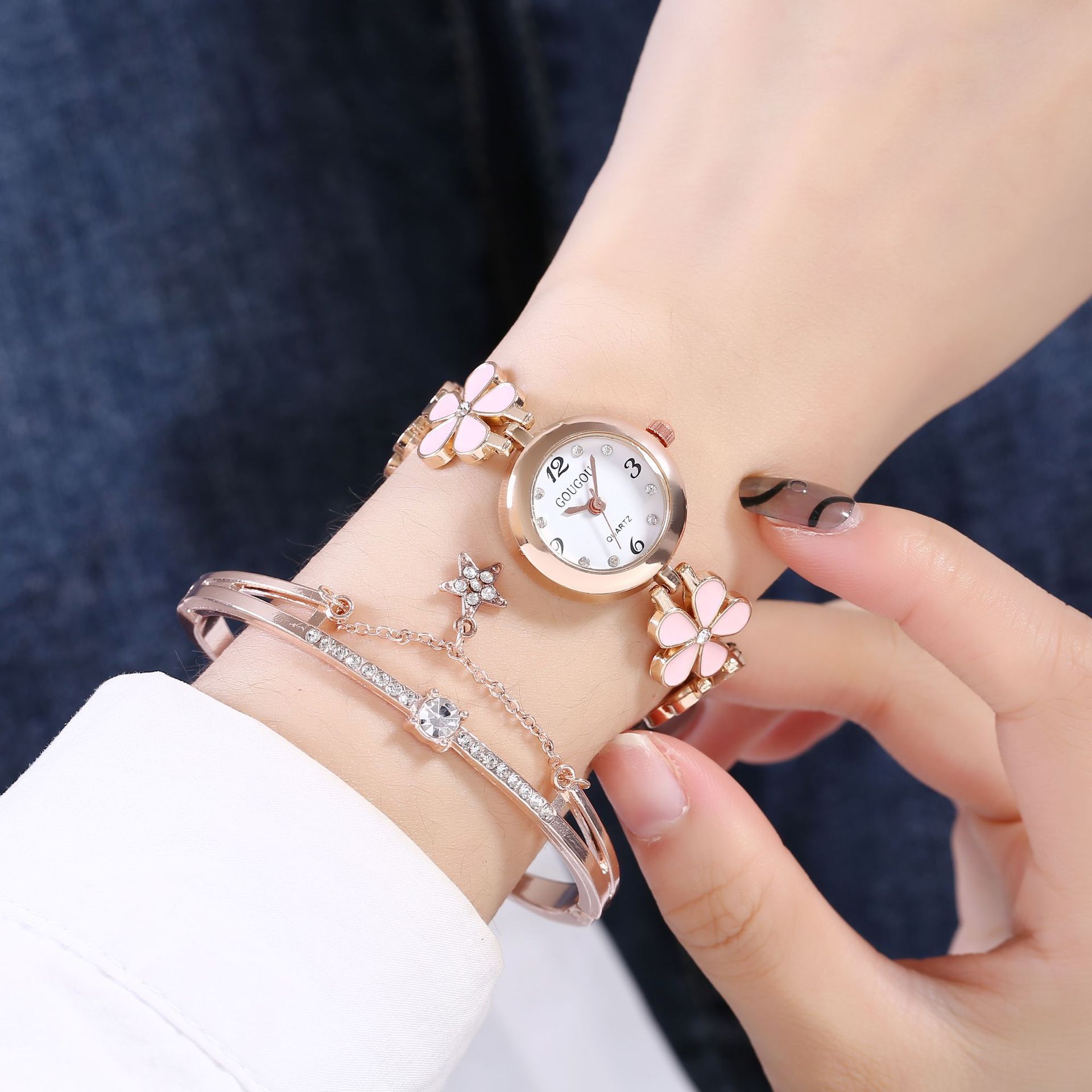 Women's Bracelet Watch Flower Disk Two-piece Bracelet Set - LuxeBloom