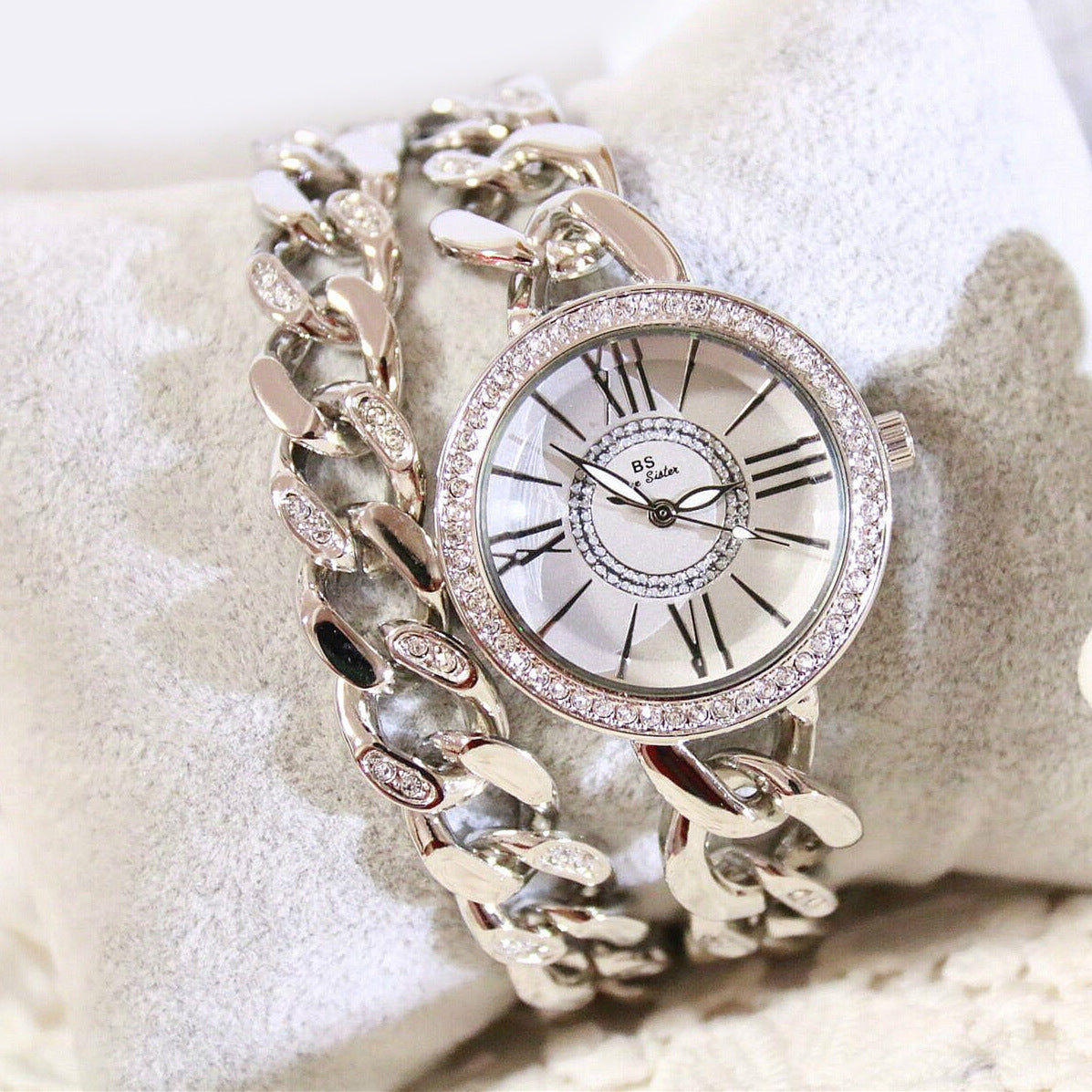 Chain Decoration Women's Bracelet Watch - LuxeBloom